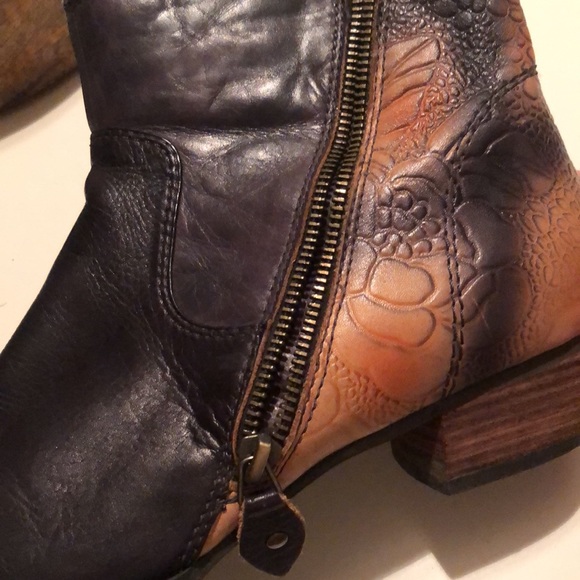 Leather Boots - Picture 9 of 10